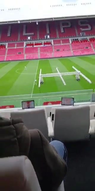 Tribunes en veld van het Philips Stadion tijdens een eerdere rondleiding