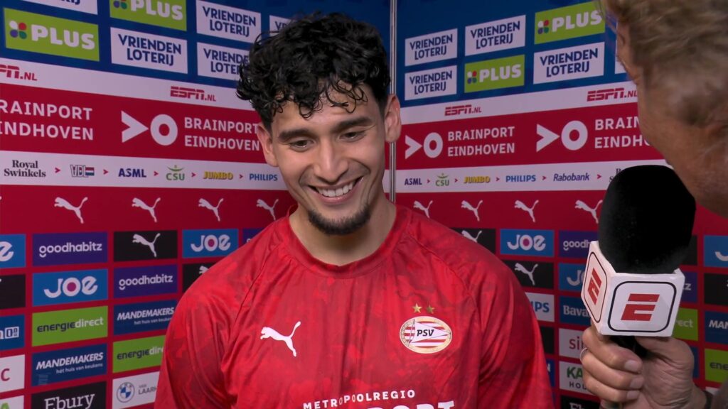 Ricardo Pepi tijdens een eerder interview in PSV-kleding; archiefbeeld.