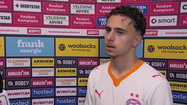 Kyano Penso tijdens een eerder interview in PSV-shirt; archiefbeeld.