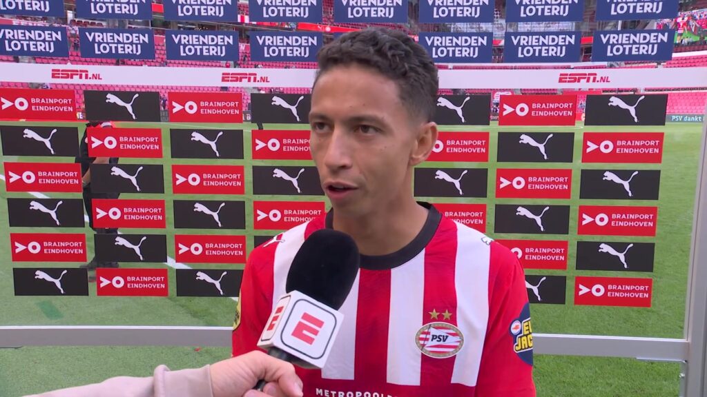Mauro Júnior tijdens een eerder interview bij PSV; archiefbeeld.